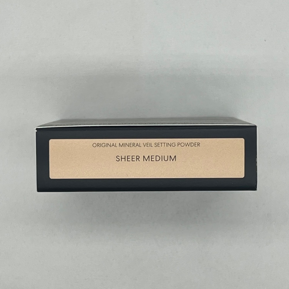 ORIGINAL MINERAL VEIL® PRESSED SETTING POWDER - Medium Sheer - Picture 4 of 13